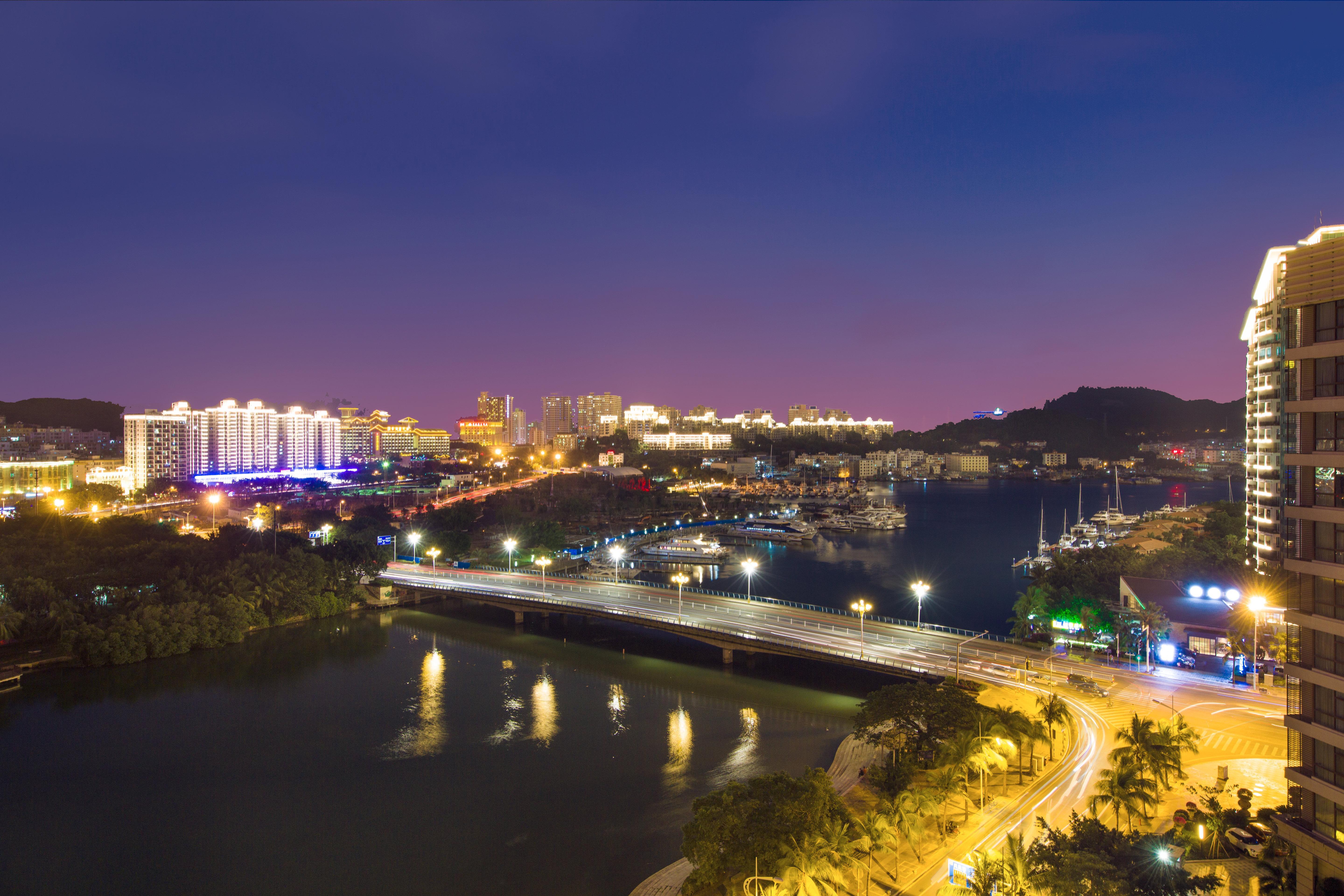 คราวน์ พลาซา ซานยา ซิตี้เซ็นเตอร์ Hotel ซานย่า ภายนอก รูปภาพ